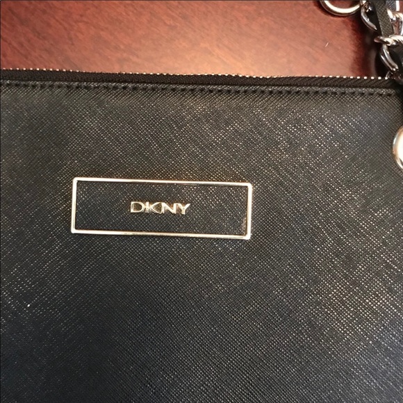 👛Beautiful leather👛 DKNY chain link purse - Picture 7 of 7